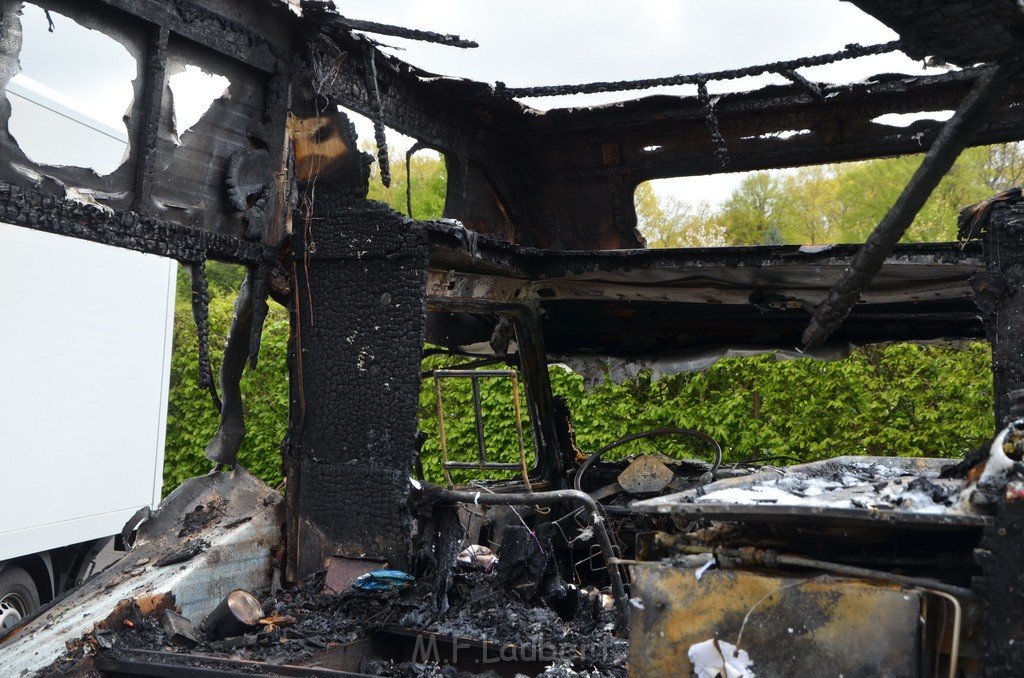 Wohnmobil ausgebrannt Koeln Porz Linder Mauspfad P063.JPG - Miklos Laubert
